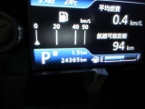運転に役立つ情報を分かりやすく表示するマルチインフォメーションディスプレイを中央に配したとても見やすいメーター