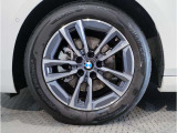 【BMWアロイホイル】軽量かつ強度に拘ったアロイホイル。走行性能ポテンシャルを引き出す設計。車の足元を引き締めてくれる大きなポイントはアロイホイルです。