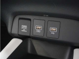 ◆USBチャージャー、12Vの電源ソケット◆使いやすい場所に装備されています。