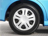 ◆純正ホイール装着車◆シンプルなデザインのホイールキャップ付きです。