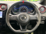 インテリアに合わせたデザインのステアリングは、運転される方のことも考え、運転しやすい形状、大きさです。是非一度、実際に触ってお確かめください。