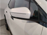 コーナーセンサーが搭載しておりますので、車庫入れの際など、障害物の接近を音で知らせます。