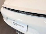 規定の保証期間終了後も、新車登録日から最長15年(または走行距離20万km以内)まで保証を延長できる「延長保証制度」をご用意し、末永く安心のポルシェライフをサポートいたします。