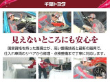 &rdquo;法定12ヶ月点検相当の整備に加え、ナビやオーディオなどの故障しやすい部位も、もれなく点検しています。点検整備後、オイルやワイパーゴムなどの消耗部品は事前に交換しています。