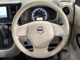 インテリアに合わせたデザインのステアリングは、運転される方のことも考え、運転しやすい形状、大きさです。是非一度、実際に触ってお確かめください。