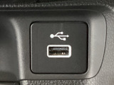 【USBポート】USBポートも装備されています♪スマートフォンのオーディオに連携も可能です。今や欠かせない装備の一つです!