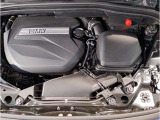 BMWのエンジンは世界的にも認められている高性能エンジンです。レスポンスがよく高回転型の心地よい吹きあがりなど駆け抜ける歓びのキーになる部分でございます。