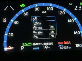 【ブラインドスポットモニター】後側方から接近する車両を検知。 衝突の危険があると判断した場合、ドアミラー表示や警報音でドライバーに注意を促します。