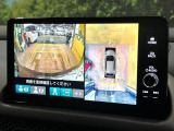 【マルチビューカメラシステム】専用のカメラにより、上から見下ろしたような視点で360度クルマの周囲を確認することができます☆死角部分も確認しやすく、狭い場所での切り返しや駐車もスムーズに行えます。