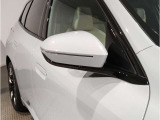 【BMWミラー】視認性の高いスタイリッシュなミラー。自動防眩機能も付いており夜間のドライビングをサポートします。