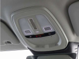 ルーフにあるボタンは、車両が始動しない場合、パンクした場合、または事故に遭った場合などの緊急時に支援の要請に使用できるため、安心感を高めることができます。