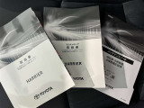 メンテナンスノート、取扱説明書ですね。 車の情報が凝縮されています。 車の整備記録が記載されている大事な物ですよ。