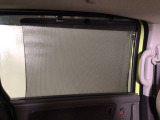 【ロールサンシェイド】まぶしい光を軽減し、心地よい車内に♪ロール式なので開け閉めも容易にできます!