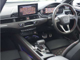 内装はシンプルに使い勝手を考え作られています。お車を運転する感覚をダイレクトに体感して頂けます。室内も広くロングドライブにも快適にお過ごしいただけます。