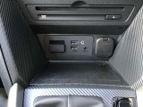 USB・AUX・電源ソケット
