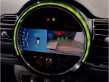 MINIのメーターパネルは円をコンセプトにデザインされております。おしゃれで愛嬌のあるMINI独自のデザインに惹かれる方は数多くいらっしゃいます。