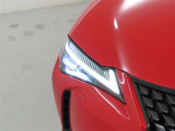 精悍な目つきのLEDヘッドランプを装備しております。