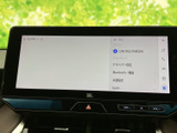 使いやすいインターフェースで、目的地設定や音楽再生をスムーズに行えます。上質なサウンドで、ドライブをより快適なひとときに演出します。