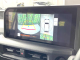 【パノラミックビューモニター】専用のカメラにより、上から見下ろしたような視点で360度クルマの周囲を確認することができます☆死角部分も確認しやすく、狭い場所での切り返しや駐車もスムーズに行えます。