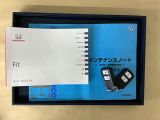 メンテナンスノート【点検整備記録簿・保証書】、取説も揃ってます。スマートキーはバッグなどにしまったままボタン操作でエンジンの始動・停止ができて大変便利です