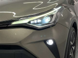 LEDヘッドライトです。デザイン性がよくとても明るいので、夜間の走行や悪天候でも安心です。