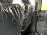 【フック】フックの用途は様々。手荷物のバッグや買い物袋、ビニール袋をぶら下げてゴミ箱にしても良いですね♪