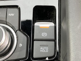 握りやすく操作しやすいステアリング。運転中の操作性を高め、快適なドライビングをサポートします。