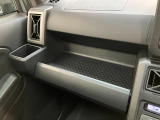 品質へのこだわり!フロアマットやシートなど車内をキレイに清掃し、ニオイや汚れなどを徹底的にクリーニングしてもらっております。室内はピカピカです☆