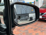 後側方衝突防止支援システムと後側方車両検知警報が付いています!車両の後ろ側方の死角に車が居る場合にドアミラーのランプが点灯し、注意を促して補正してくれます!車線変更などのときにとても便利ですね!