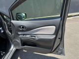 乗り降りで多く使用する運転席ドアですが、目立った傷や汚れもなく綺麗です!