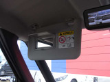 運転席と助手席上のサンバイザーにはバニティミラー付です。