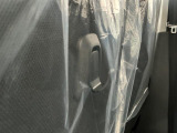 【フック】フックの用途は様々。手荷物のバッグや買い物袋、ビニール袋をぶら下げてゴミ箱にしても良いですね♪