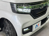 【LEDヘッドライト】悪天候や夜間走行時も良好な視界を確保し安心して運転できる高輝度LEDヘッドライトを装備!点灯速度が早く、消費電力も抑えられています。