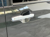 品質へのこだわり!フロアマットやシートなど車内をキレイに清掃し、ニオイや汚れなどを徹底的にクリーニングしてもらっております。室内はピカピカです☆