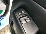 運転席・助手席窓はパワーウィンドウになっています。