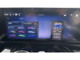 【コマンドシステム】センターのコントローラーとスイッチ類及び音声認識機能により、ナビゲーションやオーディオ&ビジュアル、車両設定等を安全に操作できます。また高精度ディスプレイを採用しています。