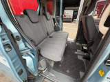 【分割可倒式シート】荷物や乗車人数に合わせて自由にアレンジ可能!大きな荷物も積みやすく、使い勝手が便利なシートです。