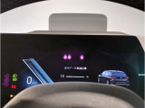 【メーターパネル】最も重要なスピード・メーターとタコ・メーターとを共に同じ位置に最大限の大きさで配置。ドライビング中のドライバーの視線を可能な限り逸らす事無く安心安全なドライビングをしてもらう拘りです