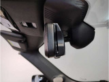 【ETC機能付防眩ミラー】BMWのルームミラーは、ETCと一体型でございます。ミラーは防眩機能付きですので、後方車両のヘッドライトの明かりをカット致します。