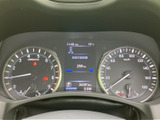 視認性の高いメーターデザインで、必要な情報を一目で確認できます。運転状況を把握し、安全運転を心がけましょう。