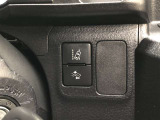 車線逸脱の可能性をドライバーに知らせる《レーンディパーチャーアラート》、衝突回避や衝突時の被害軽減をサポートする《プリクラッシュセーフティシステム》でドライバーをサポートします。