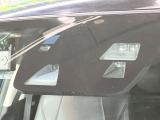 【i-ACTIVESENSE】走行中に前方の車両等を認識し、衝突しそうな時は警報とブレーキで衝突回避と被害軽減をアシスト。より安全にドライブをお楽しみいただけます。