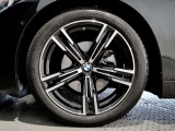 【BMWアロイホイル】軽量かつ強度に拘ったアロイホイル。走行性能ポテンシャルを引き出す設計。車の足元を引き締めてくれる大きなポイントはアロイホイルです。