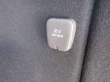 荷室には、便利な12V電源ソケットを備えています。