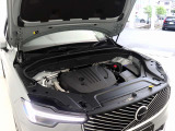 マイルドハイブリッドを搭載した7シーターSUV。街中でも高速道路でも、電動パワートレーンならではの発進時からなめらかな加速フィールをお楽しみいただけます。