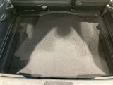 トランク下には小物入れも御座います。