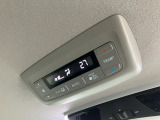 運転席、助手席、後席の3つのゾーンそれぞれで、お好みの温度設定ができます。