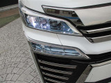 LEDヘッドライトで夜道の運転も安心です。