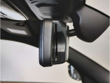 ☆BMWのルームミラーには自動防眩機能が備わっております。後続車のヘッドライトの明るさで幻惑されるのを防止☆