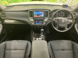 広々とした空間で、ゆったりとくつろげる運転席。視界も良好で、運転操作も楽々です。快適なドライブをサポートする空間設計となっています。